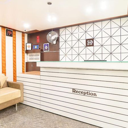 Hotel Satkar Surat Exterior foto