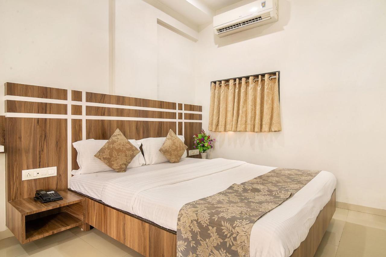 Hotel Satkar Surat Exterior foto